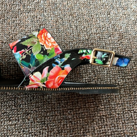Steve Madden floral sandals - Picture 4 of 7